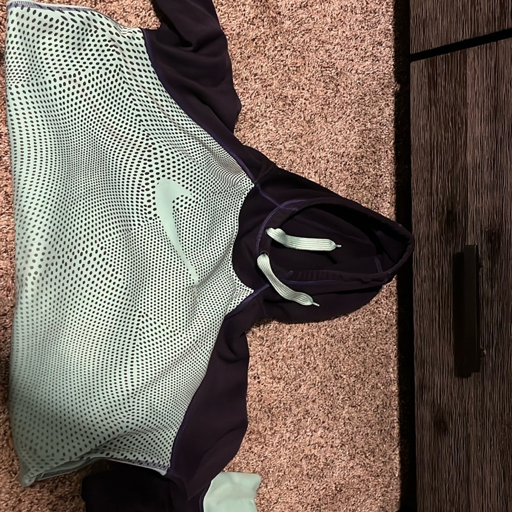 Women’s Nike sweatshirt